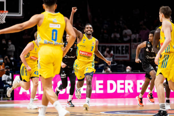 以下是她的 以下是她的