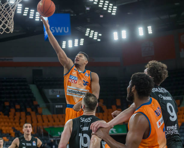 曼联在前3 曼联在前3